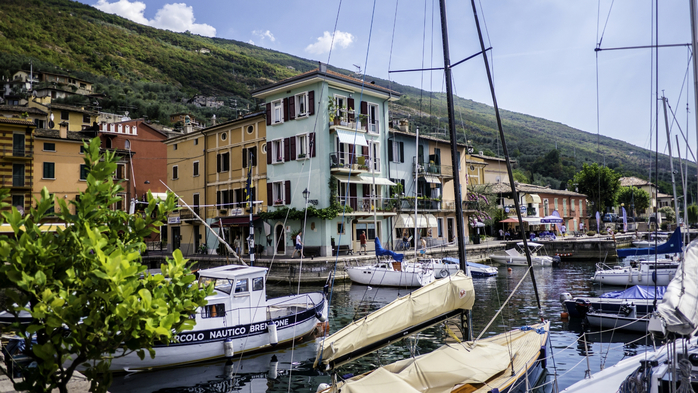 Castelletto Harbour, Lake Garda, Northern Italy (700x393, 415Kb)