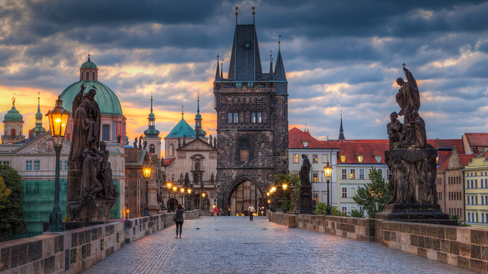 Charles bridge in Prague early in the morning, Czech Republic (700x393, 357Kb)