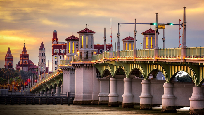 City skyline and Bridge of Lions, St. Augustine, Florida, USA (700x393, 343Kb)