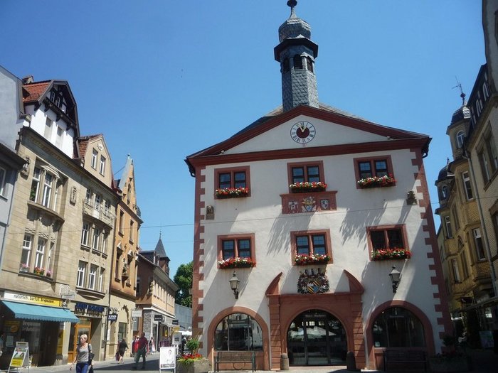 old-city-hall-on-marktplatz (900x725, 80Kb)