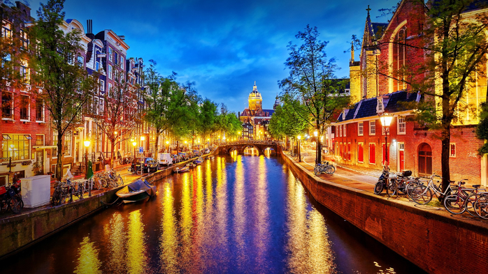 Basilica of Saint Nicholas view from Oudekennissteeg bridge, Amsterdam, Netherlands (700x393, 498Kb)