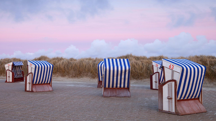 Beach chairs on island of Borkum, Lower Saxony (700x393, 284Kb)