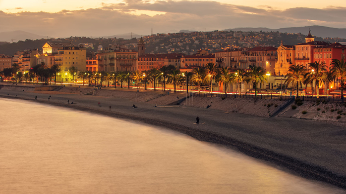 Beautiful night view of the old town and the Promenade des Anglais, Nice, France (700x393, 327Kb)