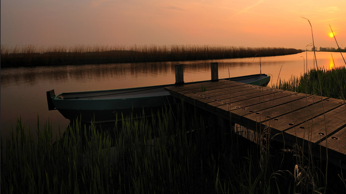 Beautiful sunset with a boat and small pier, Schermerhorn, Netherlands (700x393, 243Kb)