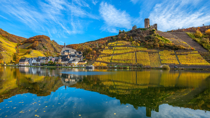 Beilstein on Moselle River with Metternich Castle Ruins, Rhineland-Palatinate, Germany (700x393, 436Kb)