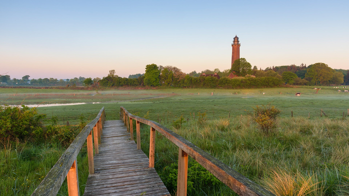 Boardwalk with view at Neuland Lighthouse, Behrensdorf, Hohwacht Bay, Schleswig-Holstein, Germany (700x393, 319Kb)