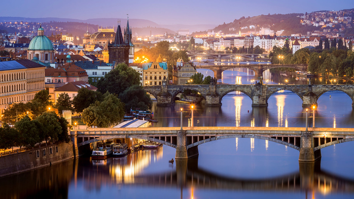 Bridges over Vltava River in an hour before sunrise, Prague, Czech Republic (700x393, 401Kb)