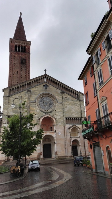     (Chiesa Santa Maria Assunta e Santa Giustina - Duomo di Piacenza) (393x700, 100Kb)