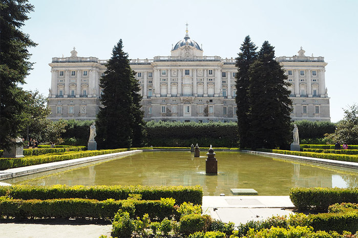 Palacio_Real_de_Madrid2 (700x466, 124Kb)