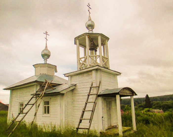 Тинева. Часовня Троицы Живоначальной, сер.. XIX в. (фото 2) (700x555, 414Kb)