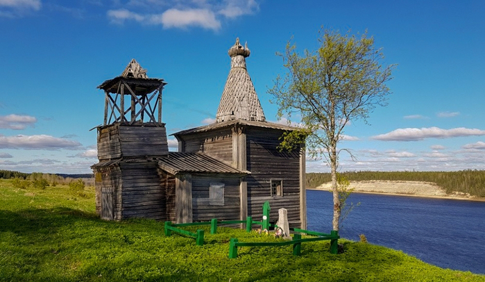 Шотогорка. Георгиевская часовня, 1723 г. (пер. в н. ХХ в.) в д. Шетогорская (700x406, 355Kb)