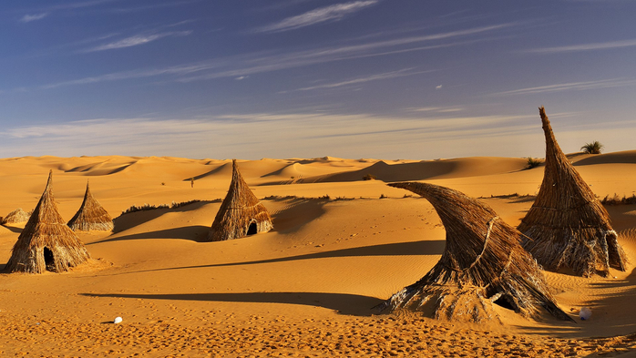 Straw huts on Sahara desert, Libya (700x393, 335Kb)