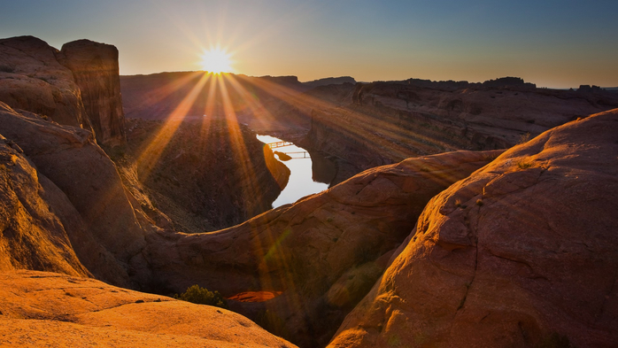 Sun rising over canyon rock formations, Moab, Utah, USA (700x393, 304Kb)
