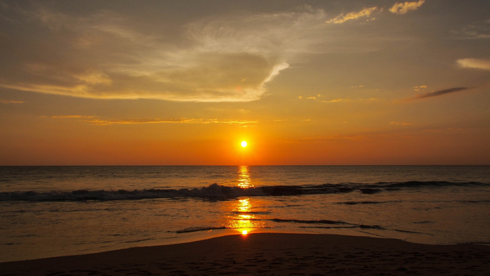 Sunset at Bentota Beach (700x393, 270Kb)