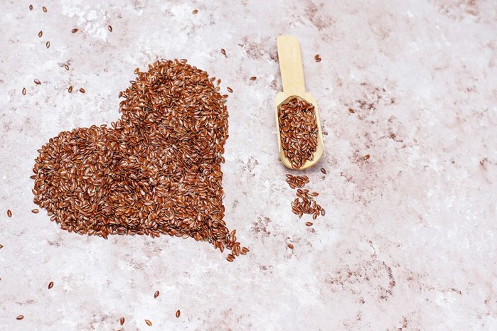 heart-shaped-flax-seeds-on-concrete-background-with-space-for-copy-top-view_2831-905 (700x466, 95Kb)