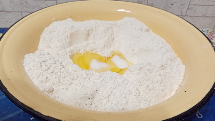 kneading the dough (700x393, 204Kb)