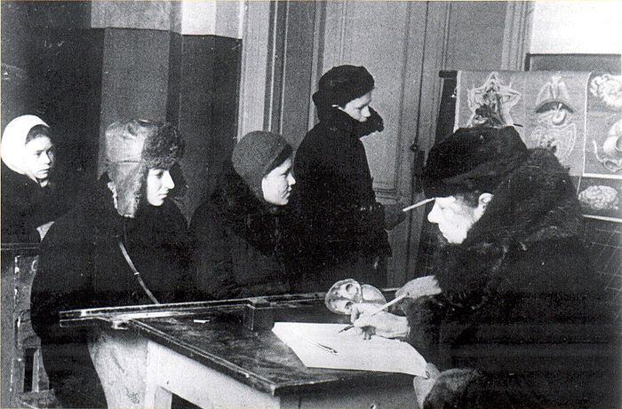ссср Урок естествознания в блокадной школе, Ленинград 1942 год (700x461, 433Kb)
