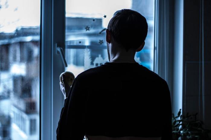photograph-blue-shoulder-snapshot-standing-human-window-photography-backlighting-architecture-black-hair-silhouette-street-shadow-back-1506693 (700x466, 27Kb)