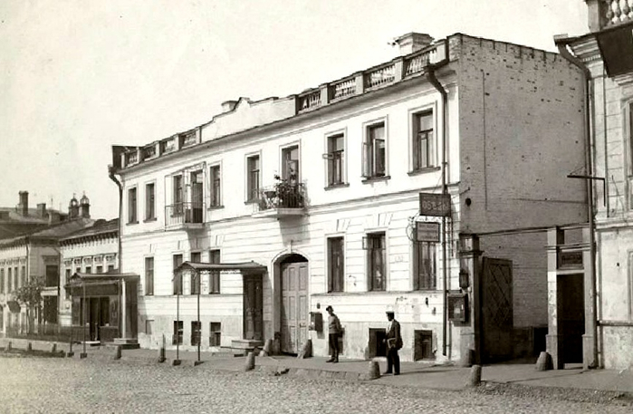 0 0Дом Фета на Плющихе в Москве, где он жил с 1881 года до 1892 года (700x457, 282Kb)