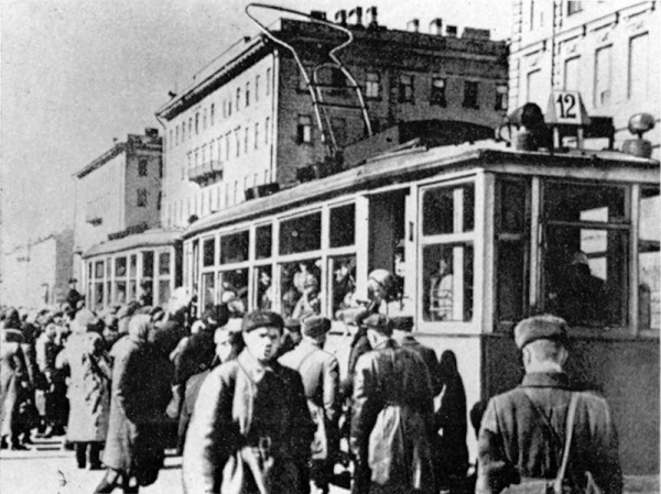 zapusk-tramvaya-15-aprelya-1942-goda (600x449, 155Kb)