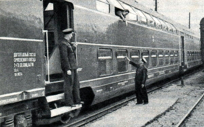 ссср  Экспериментальный двухэтажный поезд, который ССС  заказал в ГД , Москва 1959 год (700x437, 355Kb)
