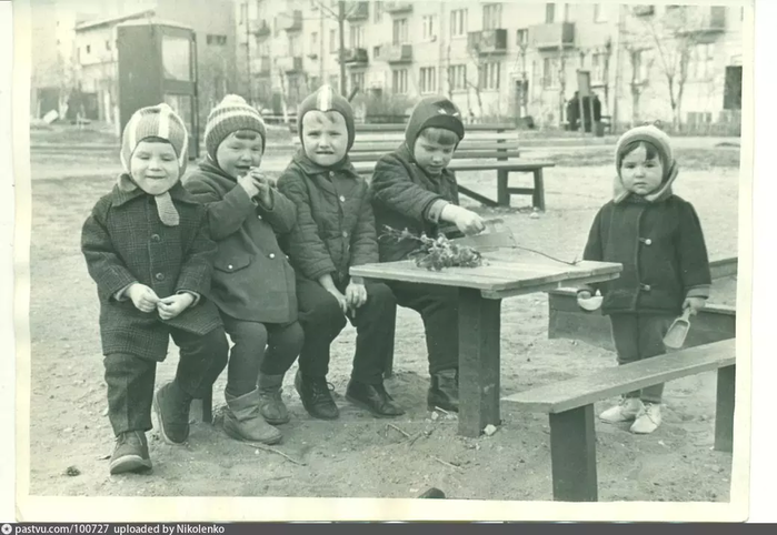ссср В московском дворе на Нагорной улице, 1969 год (700x482, 437Kb)