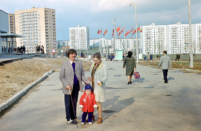 ссср В спальном районе Москвы, 1976 год (700x457, 480Kb)