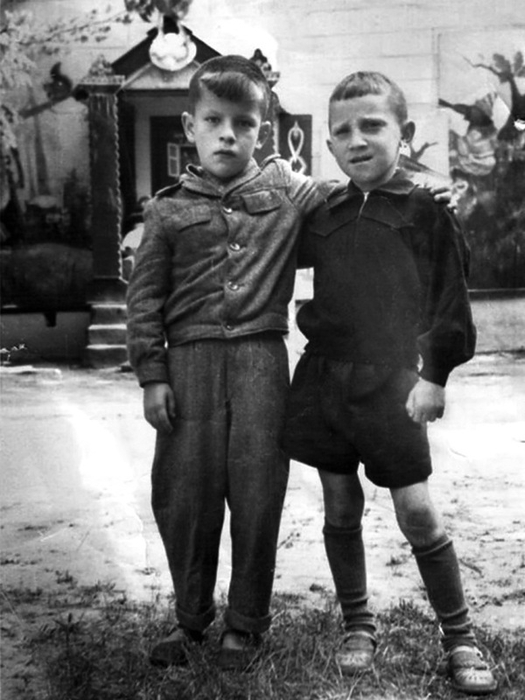 ссср Володя Высоцкий с другом, 1947 год (525x700, 194Kb)