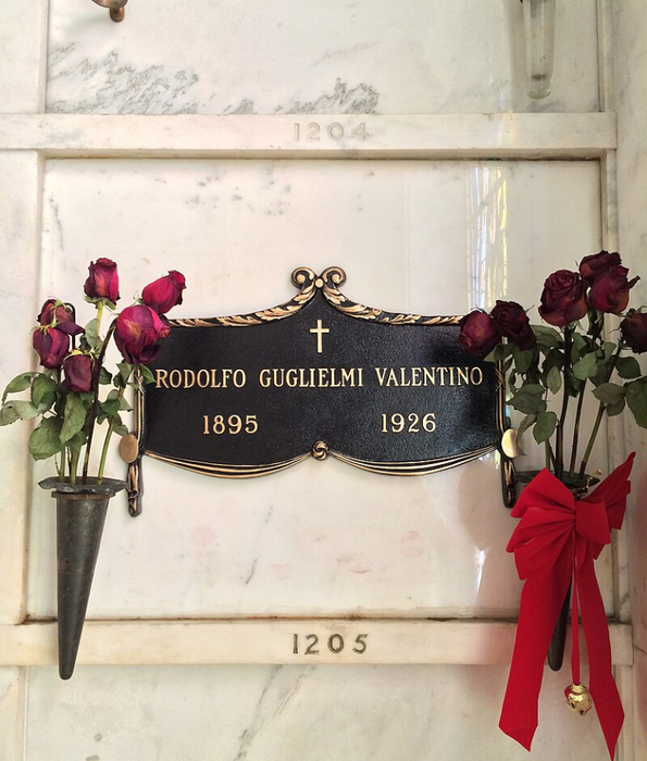 Rudolph_Valentino_Grave (595x700, 383Kb)