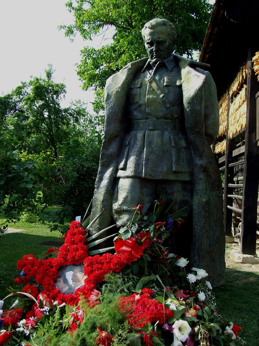 Josip_Broz_Tito03 (525x700, 554Kb)