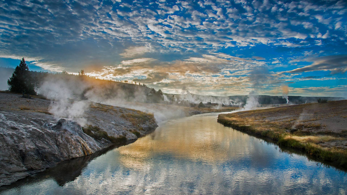 Firehole River in Yellowstone National Park, Wyoming (700x393, 379Kb)