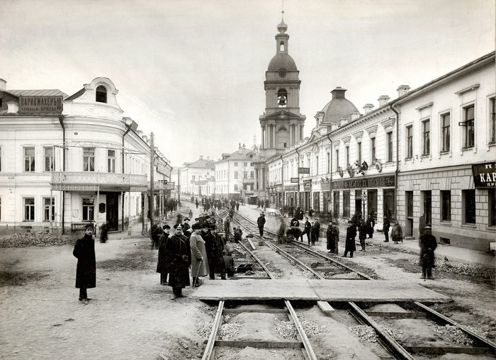  оссия Укладка трамвайных путей на Яузской улице, 1904 год (700x508, 428Kb)