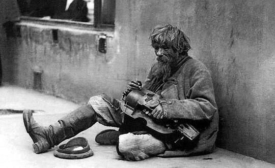  оссия Уличный музыкант с украинской колёсной лирой, Москва, 1895 год (540x331, 93Kb)