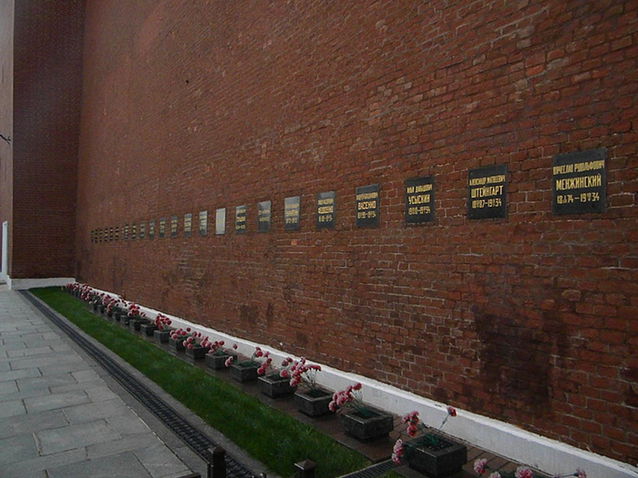 FedoseenkoKremlin_Wall_Necropolis (700x525, 415Kb)