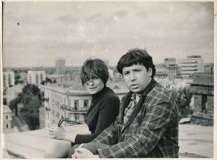 1975 Viktor Pivovarov s Ilinou Pivovarovou,  (700x516, 99Kb)