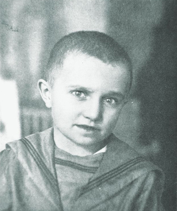 0 0 Василий Аксёнов (4 года) после ареста матери Е.С. Гинзбург. 1937 г. (586x700, 319Kb)