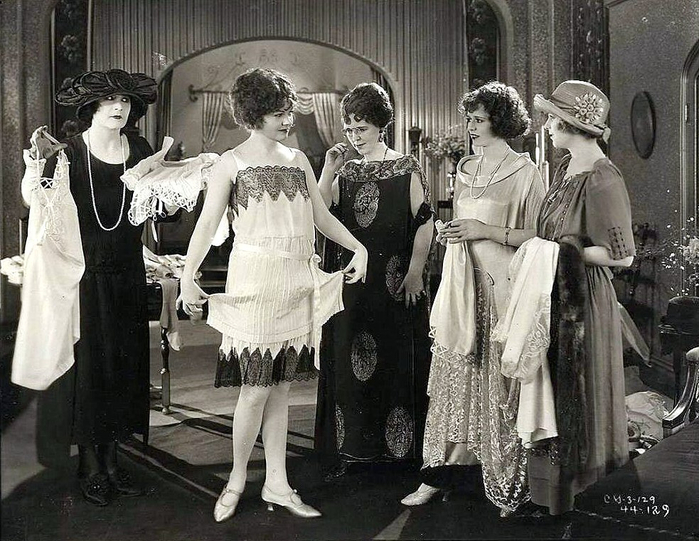 франция Платье флэппер 1920 (700x541, 392Kb)