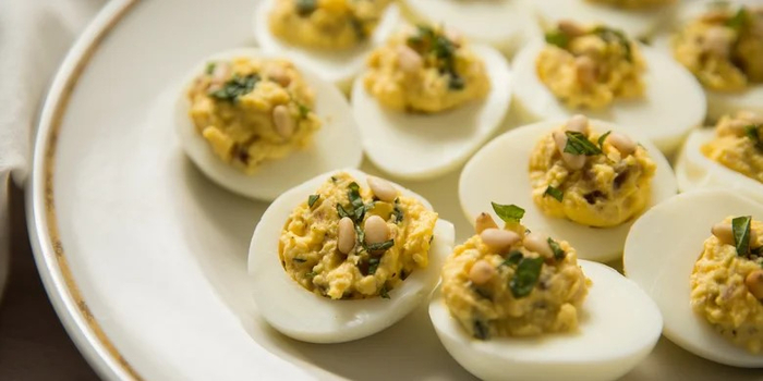 step-7-serve-the-ancient-rome-inspired-deviled-eggs-1715357251 (700x350, 209Kb)