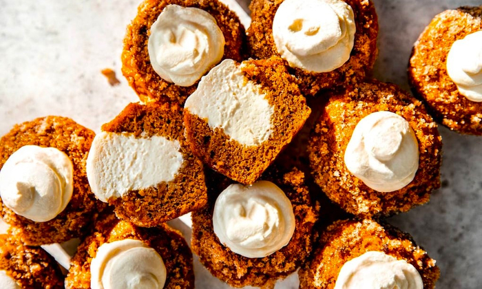 Pumpkin-Muffins-with-Cream-Cheese-Filling-10 (700x420, 446Kb)