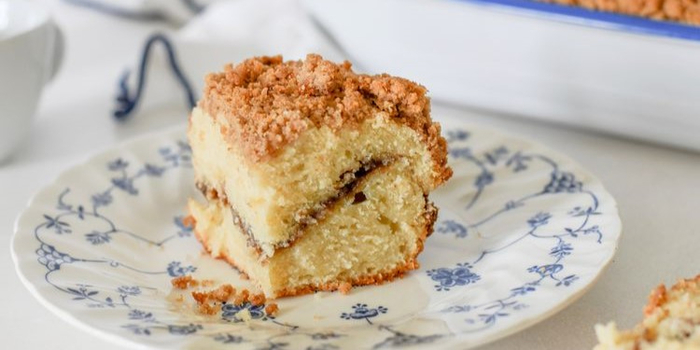 AimeeBroussard-Old-FashionedCoffeeCakewithCinnamon-StreuselTopping-Horizontal-11ed114a03634ccabafe13405f4ef46e (700x350, 204Kb)