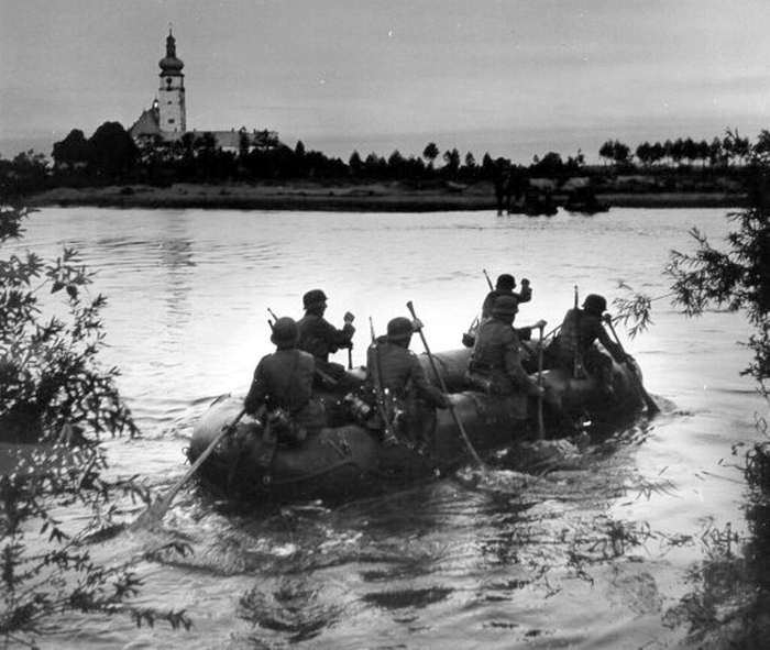 0 0 22 июня 1941 река Буг (700x591, 228Kb)