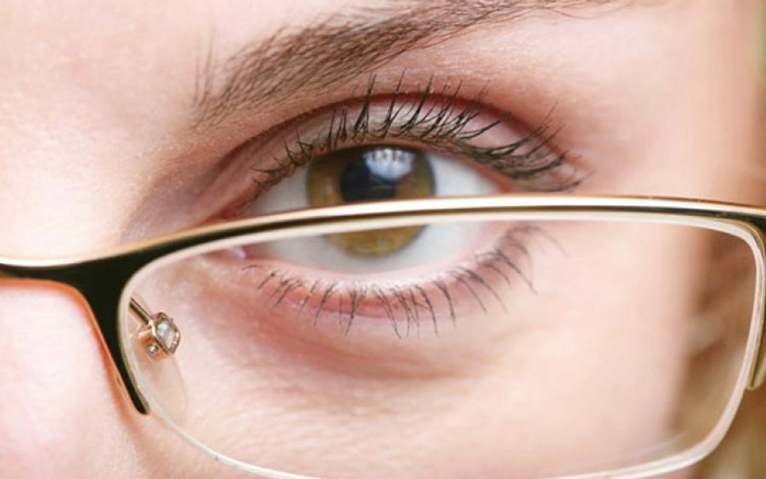 Восстановить зрение за 10 минут в день: грейте глаза теплым полотенцем
