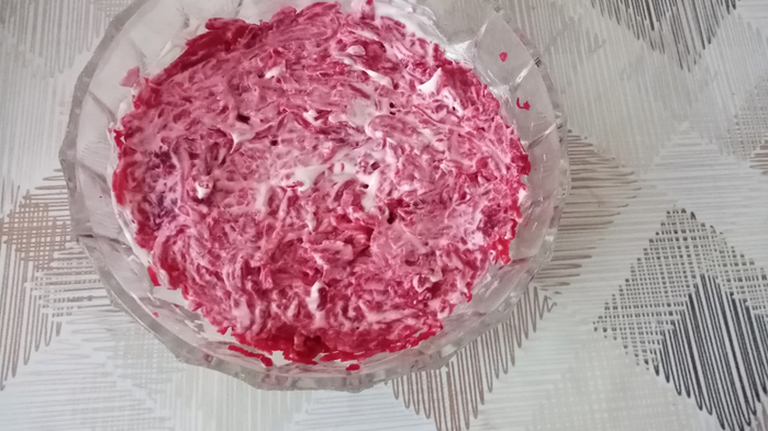 a layer of beetroot and mayonnaise (700x393, 246Kb)