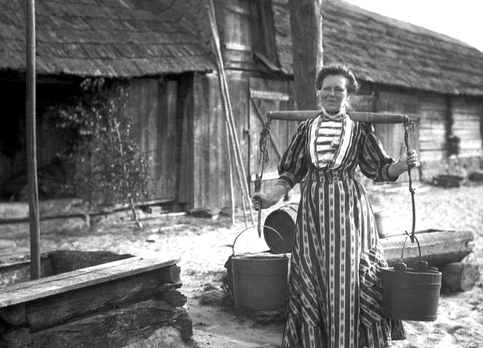  оссия  В латышской деревне, 1905 год (700x505, 220Kb)