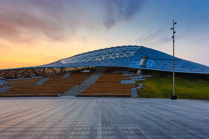 1200px-Glass_Crust_in_Zaryadye_park,_Moscow,_Russia (700x466, 331Kb)