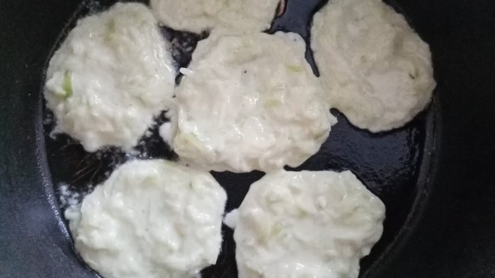 fritters are fried3 (700x393, 173Kb)