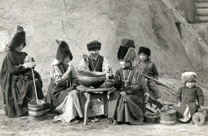  оссия Якутские женщины и дети, 1905 год (700x457, 344Kb)
