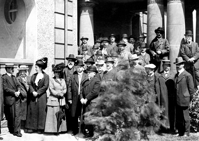  оссия Члены коммерческого клуба,  остов-на-Дону 1900 год (700x494, 259Kb)