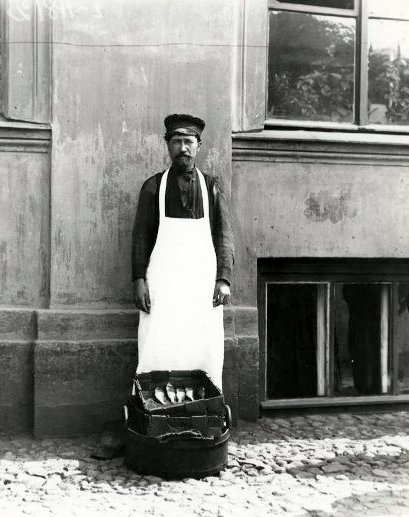  оссия Торговец рыбой, Петербург 1895 год (409x517, 110Kb)