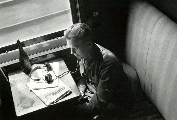 ссср В купе поезда «Транссибирский экспресс». 1940 (700x476, 214Kb)